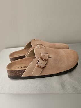 NWOT KIDMI Genuine Suede Womens Clogs, Mules Memory Foam Cork Footbed In Taupe